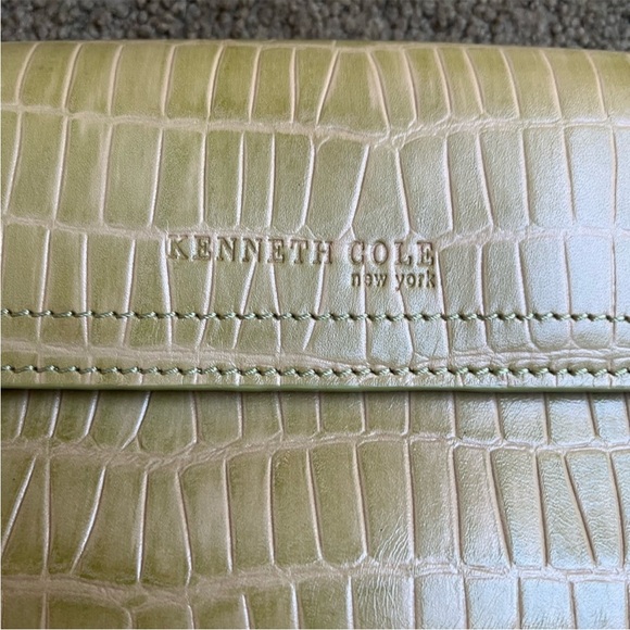 Kenneth Cole purse - Picture 3 of 4